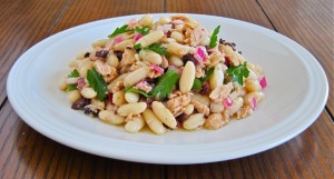 Cannellini beans and canned Sicilian tuna salad with olives and red onion